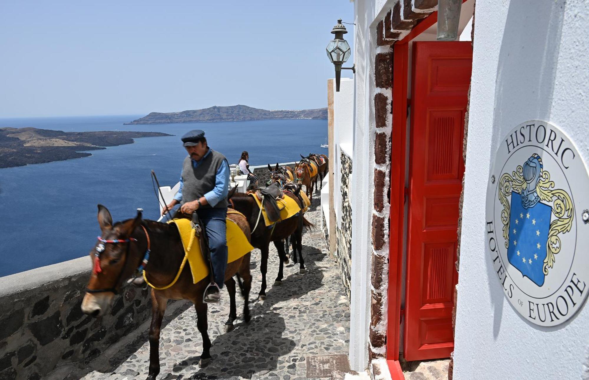 Aigialos Luxury Traditional Settlement Hotel Fira  Exterior photo